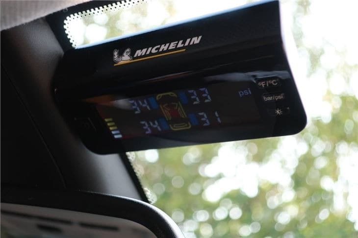 cam-bien-ap-suat-lop-thuong-hieu-michelin